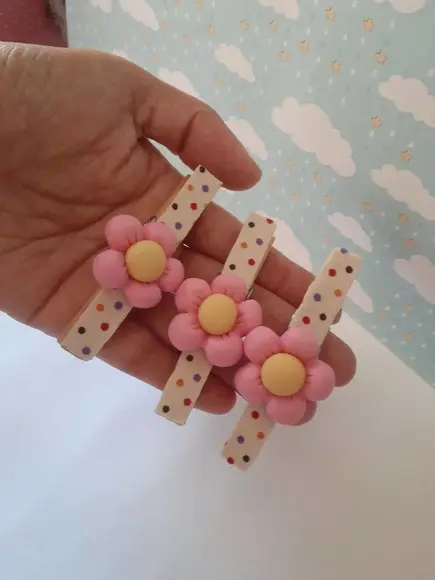 Kit com 10 Prendedores Decorados em Biscuit