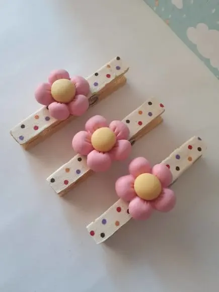 Kit com 10 Prendedores Decorados em Biscuit