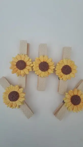 Kit com 10 Prendedores Decorados Girassol em Biscuit