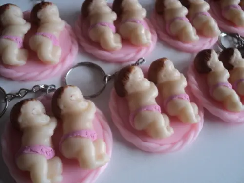 Lembrancinha Bebê Gêmeas Chaveiro