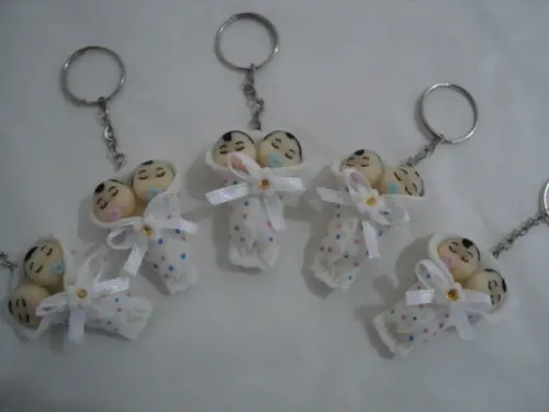 Lembrancinha Bebê Gêmeos Menino e Menina Chaveiro ou Imã