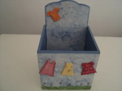 Porta prendedores de roupa decorado