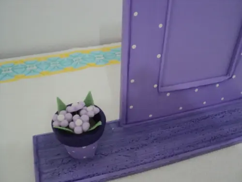 Porta retrato em MDF lilás com vasinho