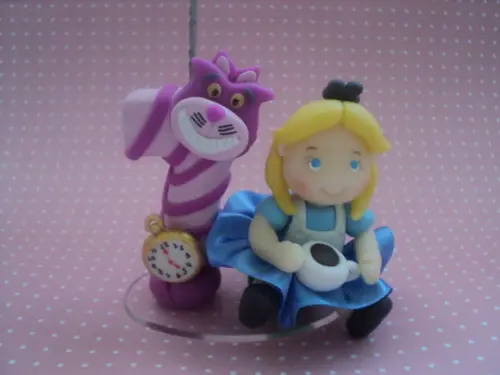 Vela de Aniversário Decorada Alice em Biscuit