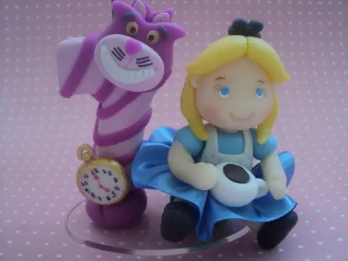 Vela de Aniversário Decorada Alice em Biscuit