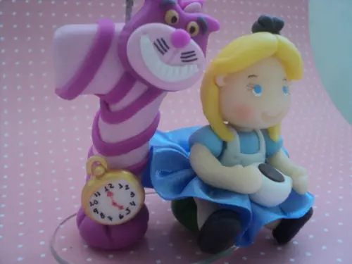 Vela de Aniversário Decorada Alice em Biscuit