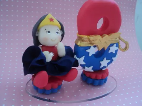 Vela de Aniversário Mulher Maravilha Baby em Biscuit
