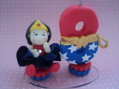 Vela de Aniversário Mulher Maravilha Baby em Biscuit