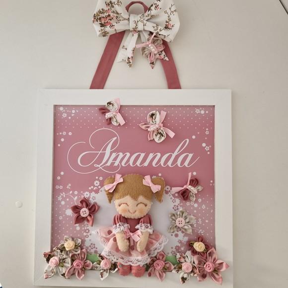 Enfeite de Porta Maternidade Menina Bonequinha e Flores