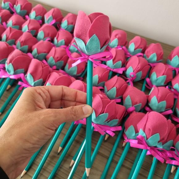 Lembrancinha Rosa no Lápis