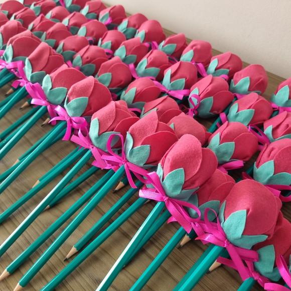 Lembrancinha Rosa no Lápis