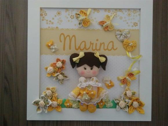 Quadro Porta Maternidade Bonequinha Amarelo