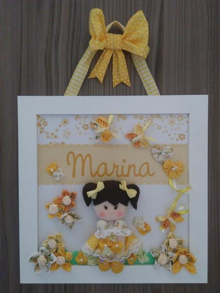 Quadro Porta Maternidade Bonequinha Amarelo