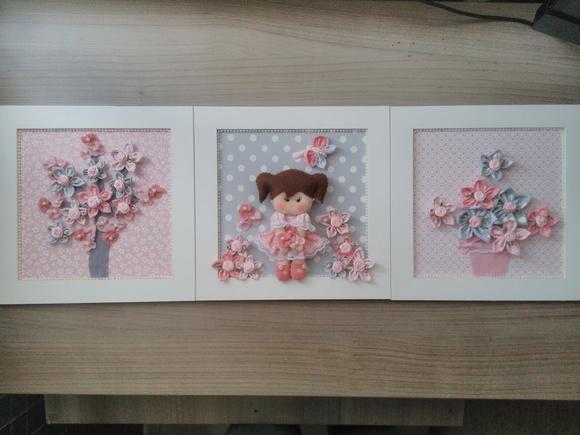 Trio de quadros bonequinha rosa e cinza
