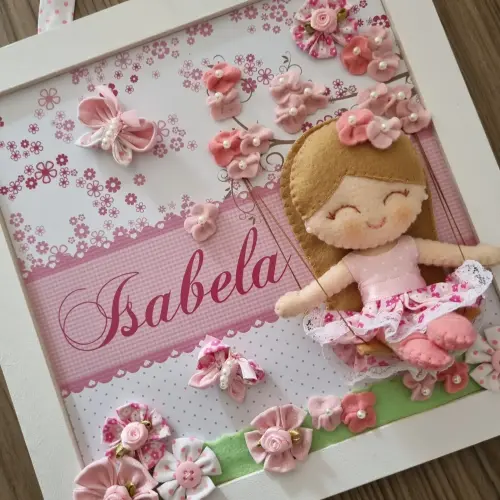 Enfeite de Porta Maternidade Bonequinha no Jardim Encantado