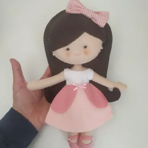 Bonequinha de Feltro para Lembrancinha ou Presente