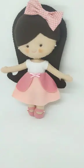 Bonequinha de Feltro para Lembrancinha ou Presente