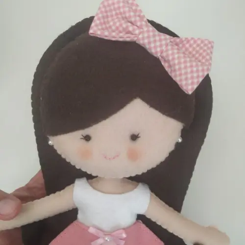 Bonequinha de Feltro para Lembrancinha ou Presente