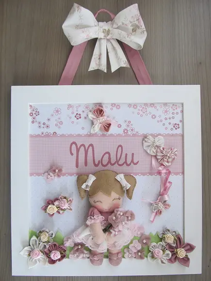 Enfeite de Porta Bonequinha e quadrinhos decorativos para quarto