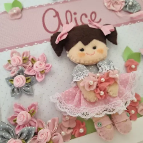 Enfeite de Porta Bonequinha Rosa e Cinza