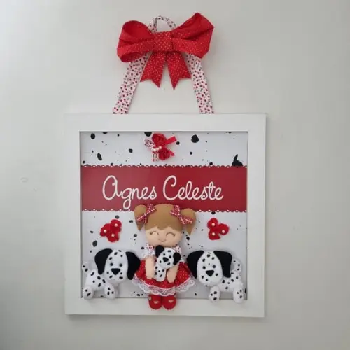 Enfeite de Porta Maternidade Menina Boneca e Cachorrinhos