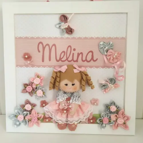Enfeite de Porta Maternidade Menina Boneca Rosa e Cinza