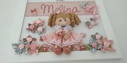Enfeite de Porta Maternidade Menina Boneca Rosa e Cinza