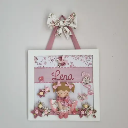 Enfeite de Porta Maternidade Menina Bonequinha Rosa Flores