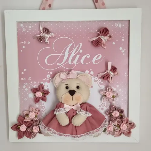 Enfeite de Porta Maternidade Menina Ursa e Flores Rosa