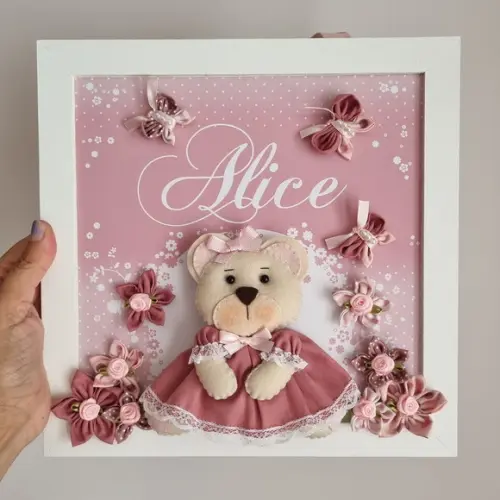 Enfeite de Porta Maternidade Menina Ursa e Flores Rosa