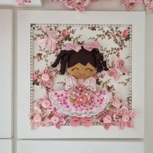Kit 4 Quadros Decoração Quarto do Bebê Flores e Boneca Rosa