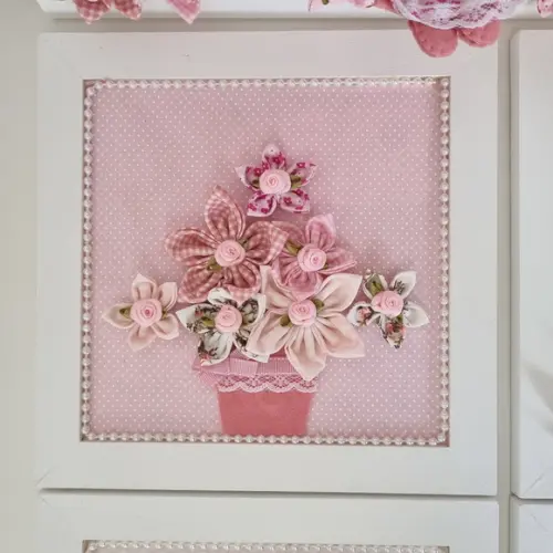 Kit 4 Quadros Decoração Quarto do Bebê Flores e Boneca Rosa