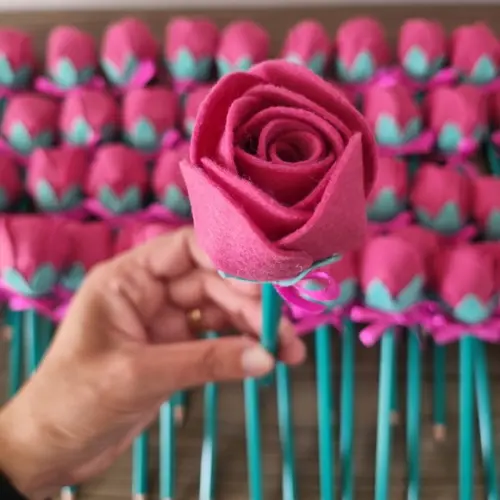 Lembrancinha Rosa no Lápis