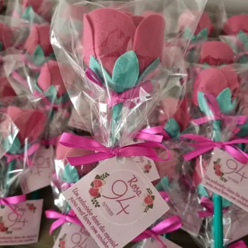 Lembrancinha Rosa no Lápis