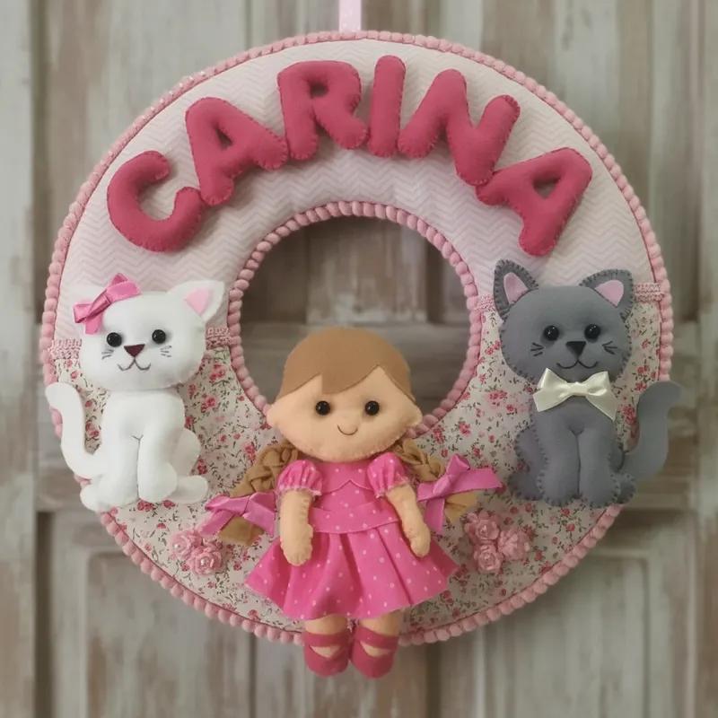 Porta maternidade menina e gatinhos feltro