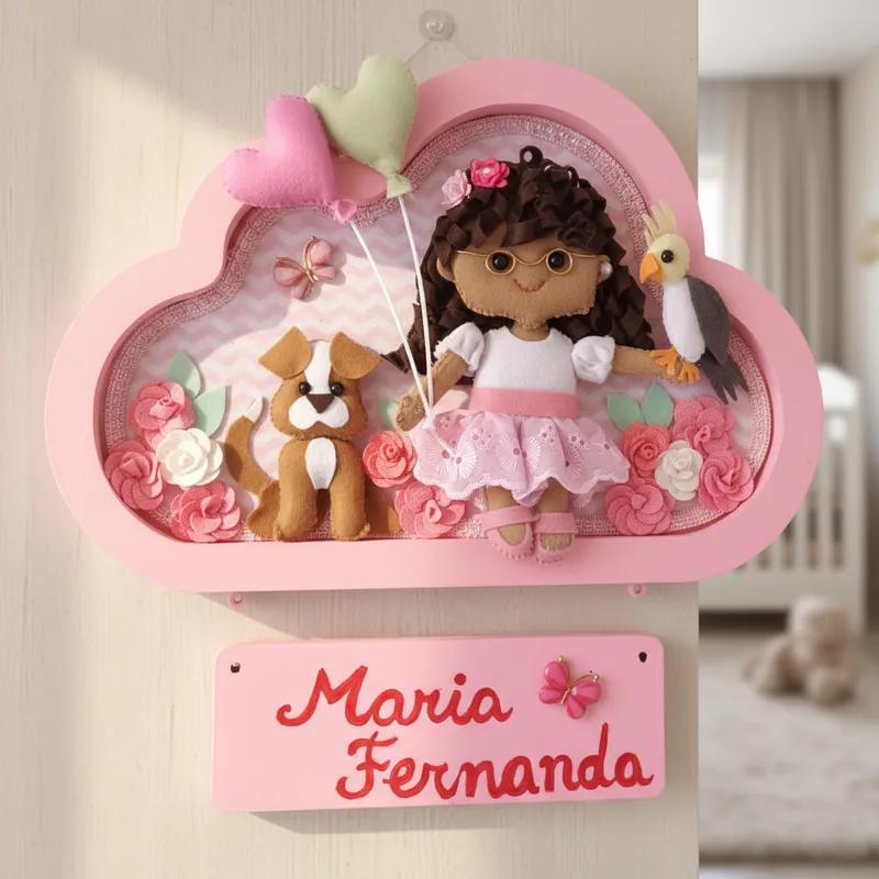 Porta maternidade menina nuvem feltro