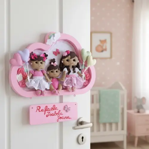 Porta maternidade nuvem 3 irmãs