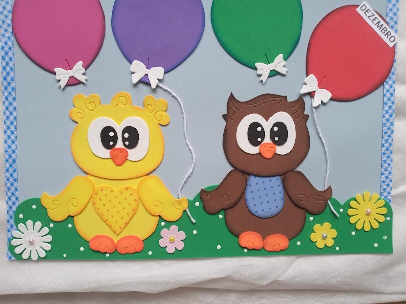 Cartaz escolar dos aniversários no tema coruja