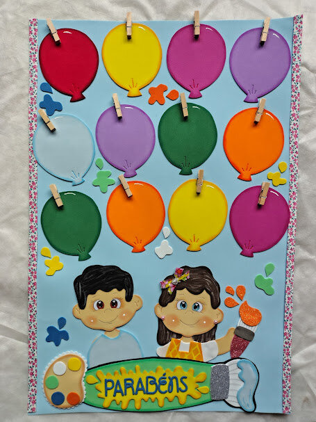 Cartaz dos aniversários em eva