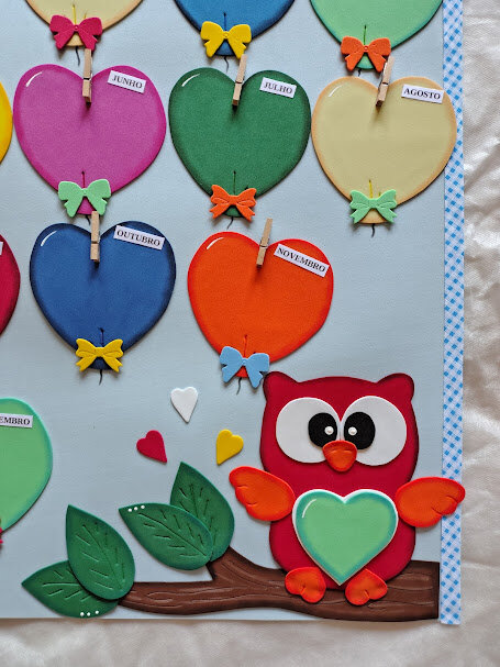 Cartaz dos aniversários no tema corujas de eva