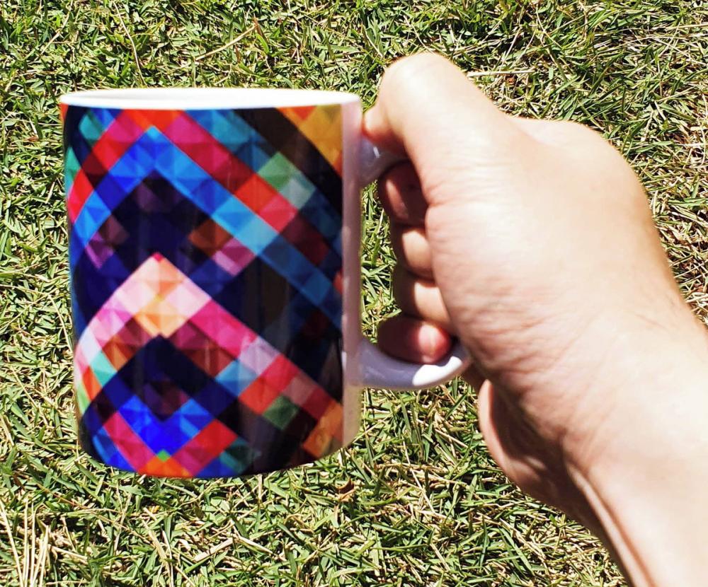 Caneca Branca Decoração Mesa Abstrato Xadrez