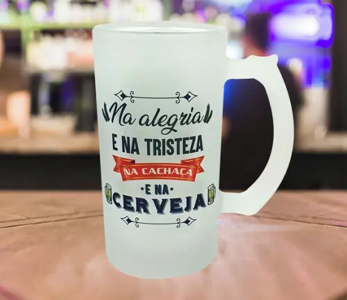 Caneca Vidro na Alegria e na Tristeza na Cachaça na Cerveja