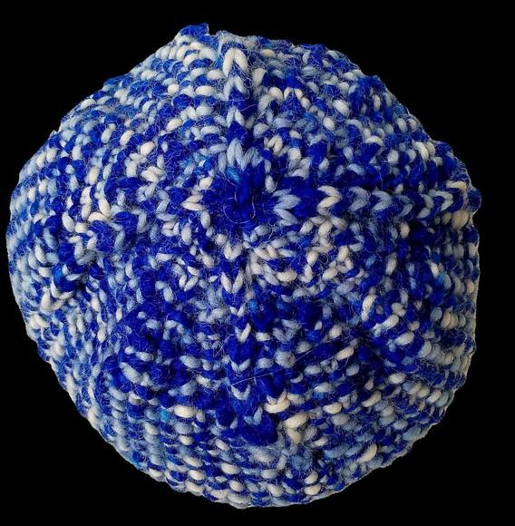 Boina Azul e Branco de Tricô em Lã Natural