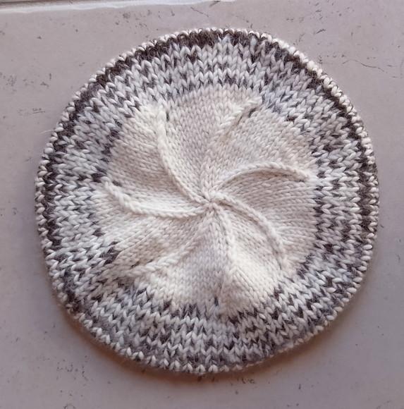 Boina Branco e Marrom em Lã Natural