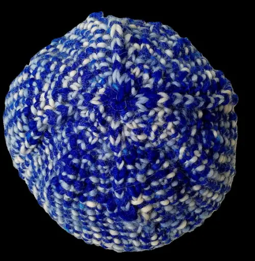 Boina Azul e Branco de Tricô em Lã Natural