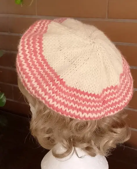 Boina Vermelho e Branco de Tricô em Lã Natural
