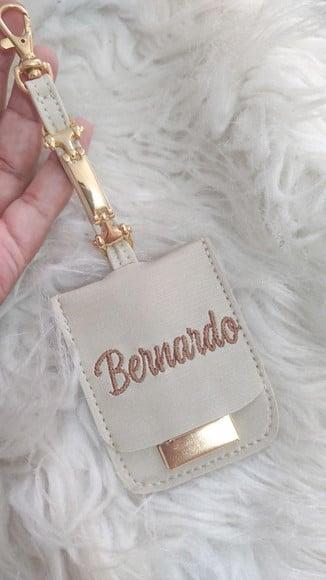 Chaveiro Bolsa Maternidade Bege Ferragem Dourada Tag Birdão