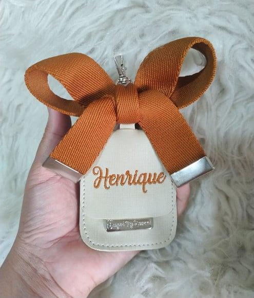 Chaveiro com Laço Bolsa Maternidade Bege com Caramelo