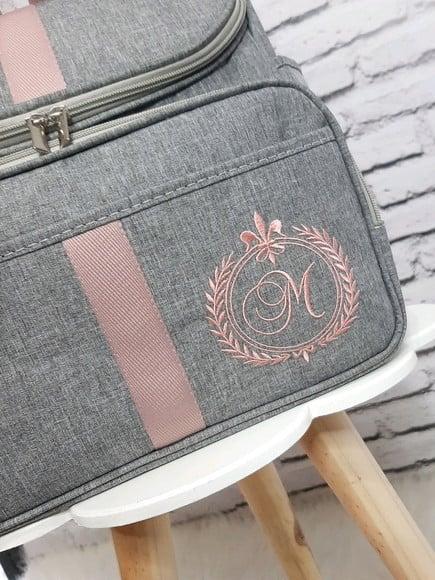 Mochila 2 em 1 Linho Luxo Cinza Fita Rose Tag Personalizada