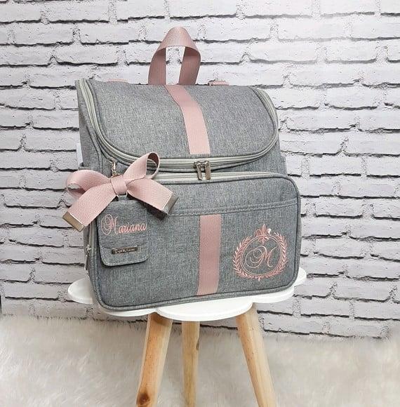 Mochila 2 em 1 Linho Luxo Cinza Fita Rose Tag Personalizada